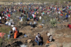 Picture of S.African 'diamond rush' unearths only quartz crystals, officials say