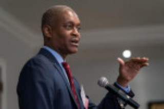 Fed’s Bostic Sees 2022 Rate Liftoff, Taper Call in a Few Months