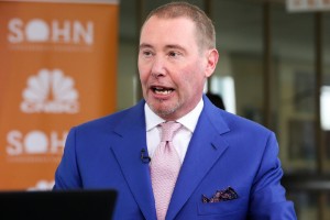 Ảnh của Jeffrey Gundlach tin rằng Bitcoin sẽ giảm xuống dưới 23.000 đô la, đô la Mỹ sẽ bị tiêu diệt