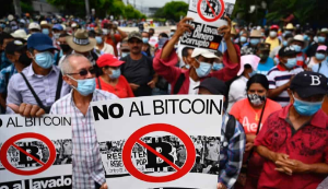 Ảnh của Người dân El Salvador xuống đường biểu tình phản đối Luật Bitcoin