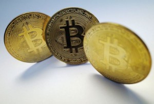 Ảnh của Bitcoin giảm mạnh về 42.500 USD vì thông tin Fed tăng lãi suất