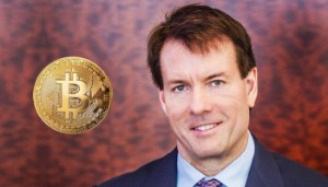 Ảnh của Michael Saylor tuyên bố MicroStrategy có thể được xem là Bitcoin ETF giao ngay giữa tin đồn đã và đang bán BTC