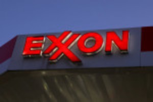 Picture of Qatar picks Exxon, Total, Shell, Conoco for mega-LNG expansion - sources