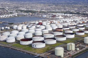 Picture of Oil bounces around as tight supply offsets China, recession fears