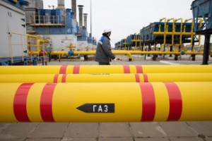 Picture of European Gas Fluctuates as Traders Weigh Supply Cut, Demand Drop