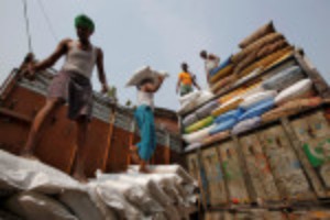 Picture of India considers allowing some exports of raw sugar - source