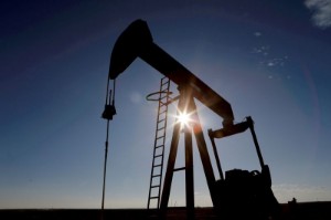 Picture of Oil edges higher; market wary of U.S. inflation data