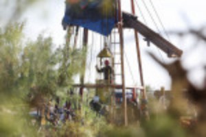 Picture of Darkness and debris impede rescue effort at flooded Mexico mine