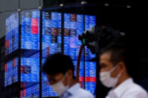 Picture of Stocks struggle as China rate cut sends oil tumbling