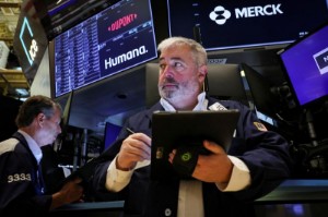 Picture of Wall Street opens lower as tech, growth stocks weigh