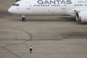 Picture of Australia's Qantas to buy back shares in show of confidence despite annual loss