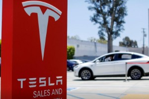 Picture of Wedbush and Berenberg Adjust Estimates Ahead of Tesla Stock Split