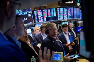 Picture of Stock market tumble draws bargain hunters