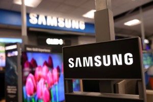 Picture of Samsung expects to return to Russian market this year -Izvestia newspaper