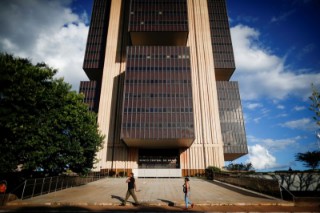 Brazil central bank set to keep rates at cycle high of 13.75% next week - Reuters poll