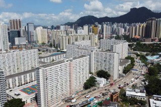 Rising rates, price slump deal double blow to Hong Kong homeowners