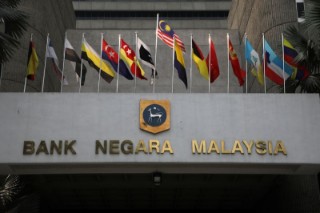 Malaysia central bank says no plans for capital controls, ringgit re-pegging