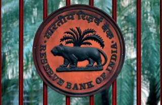 India's cenbank hikes key rate by 50 bps, warns of broadening price pressures