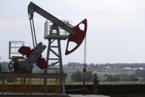 Picture of Oil Slips Before U.S. Payrolls, but set for Best Week in 6 Months