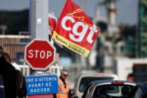 Picture of France struggles with refinery strikes, but not planning petrol rationing