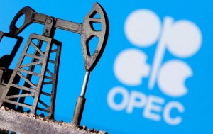 Picture of Oil jumps 4% to 5-week high lifted by OPEC+ output cut