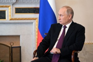 Picture of Putin says Russia not working 'against anyone' in energy markets