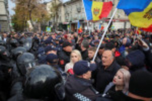 Picture of Thousands in new Moldova anti-government protest