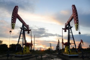 Picture of Oil prices ease on Chinese demand data, stronger dollar