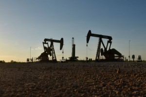 Picture of U.S. drillers add oil and gas rigs for second week in a row - Baker Hughes