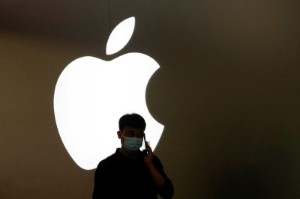 Picture of Piper Sandler cuts estimates for Apple's Dec quarter as China worries mount