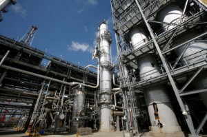 Picture of U.S. oil refiner Valero, rivals pursue Chevron for Venezuelan crude