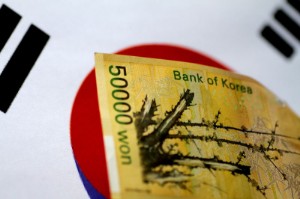 Picture of South Korea's FX reserves post biggest monthly gain in 13 on weaker dollar