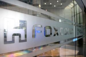 Picture of Apple supplier Foxconn pushed China to ease COVID curbs - WSJ