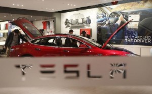 Picture of Tesla to shorten shifts and delay hiring at Shanghai plant