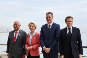 Picture of H2MED hydrogen pipeline to France to cost 2.5 billion euros, Spanish PM Sanchez says