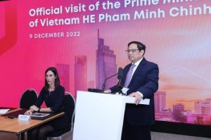 Ảnh của Thủ tướng Phạm Minh Chính thăm sở giao dịch niêm yết một nửa trái phiếu xanh toàn cầu