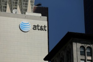 Picture of AT&T, BlackRock to form commercial fiber-optic platform