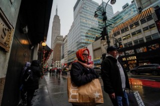 U.S. consumer spending, inflation cool in November