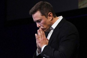 Ảnh của Elon Musk trở thành tỷ phú đầu tiên mất hơn 200 tỷ USD