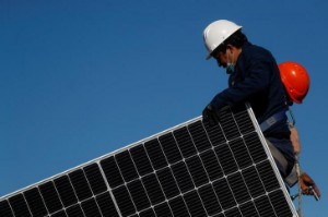 Picture of SolarEdge sees U.S. solar growth slowing in 2023, Asia, Europe markets to surge