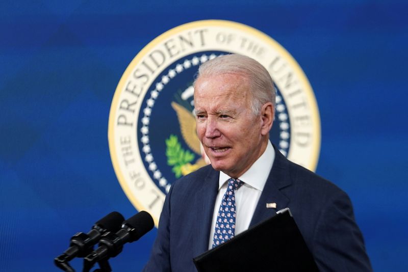 Tổng thống Biden công bố mức giải phóng kho dự trữ dầu cao kỷ lục để giảm áp lực giá