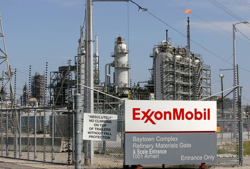 Nigerian president withholds approval of Exxon Mobil's asset sale