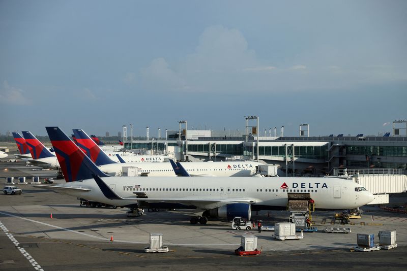 Delta can temporarily cut some New York, Washington flights - FAA