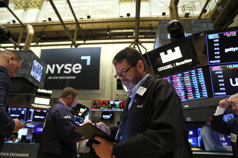 Analysis-As earnings support U.S. stock rebound, worries over future profits grow