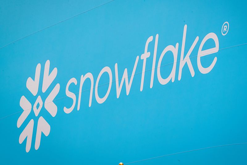 Snowflake Shares Surge 16% on Q2 Revenue Beat, EPS Misses