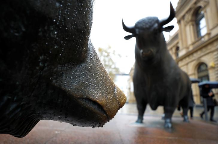 European Stock Futures Edge Lower; Sentiment Remains Fragile