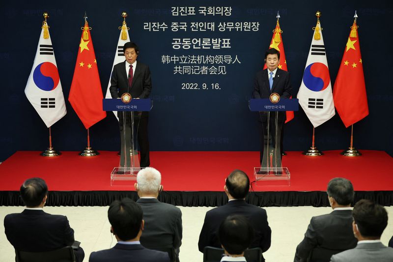 China's top legislator hopes to strengthen cooperation with S.Korea on supply chains