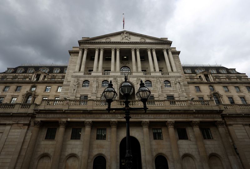 Bank of England buys 1.415 billion pounds of long-dated gilts