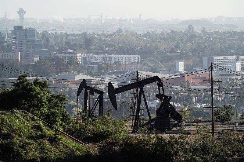 Oil slips 1% on China demand worries, U.S. rate hikes