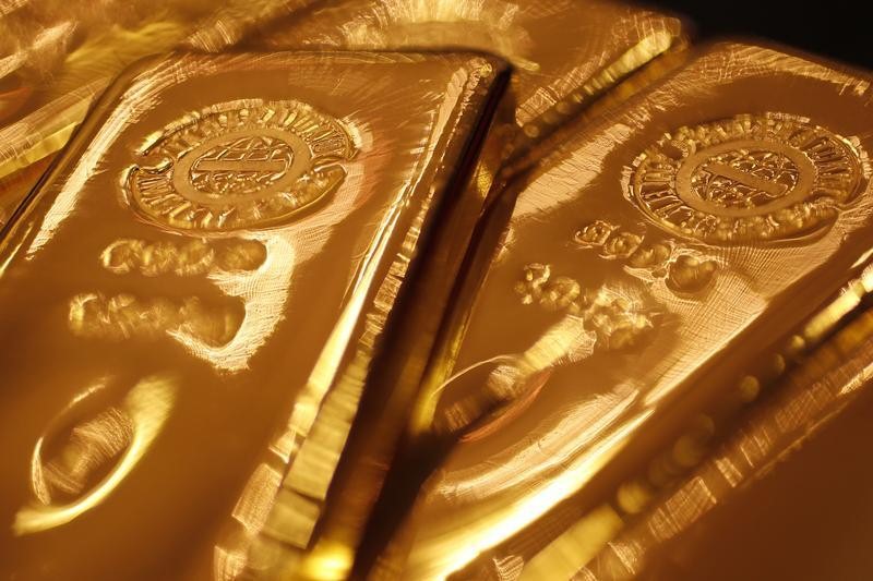 Gold sticks above $1,700, ducks market rout as U.S. CPI data looms